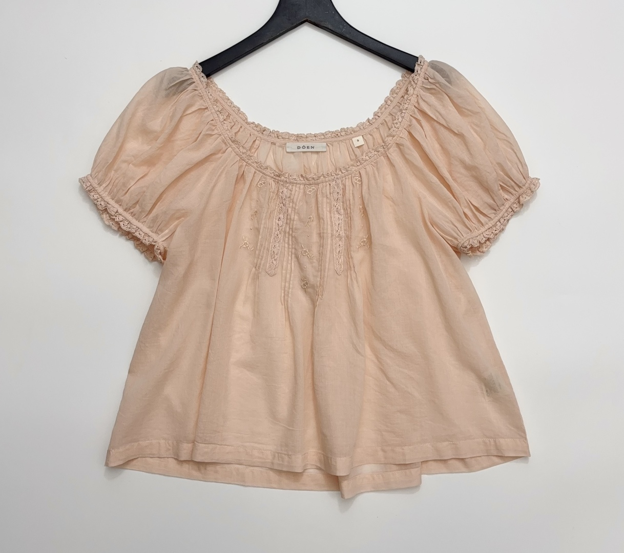 Dôen Lace Embroidery Trim Round Neck Short Sleeve Shirt