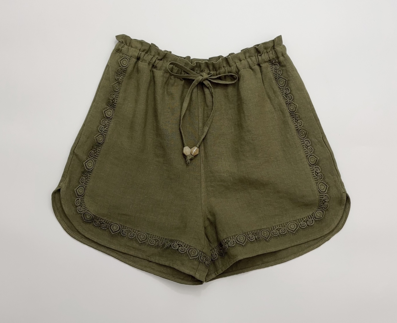 ECRIVAIN Elastic Waist Lace Shorts