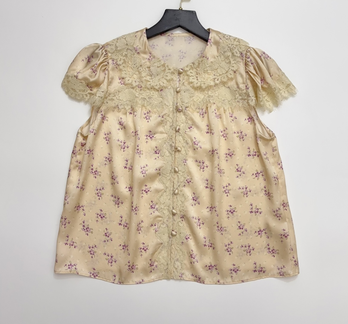 Dôen Vintage Floral Lace Silk Patchwork Flutter Sleeve Blouse