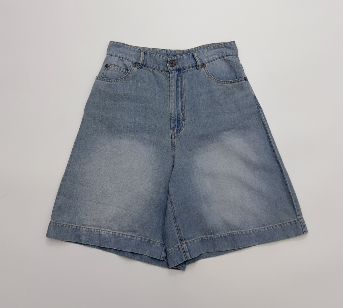 Weekend Max Mara Minimalist Versatile Denim Shorts