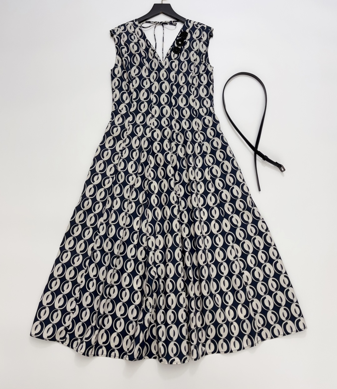 S Max Mara French Vintage Blue and White Arc Print V-Neck Beaded Cotton Dress