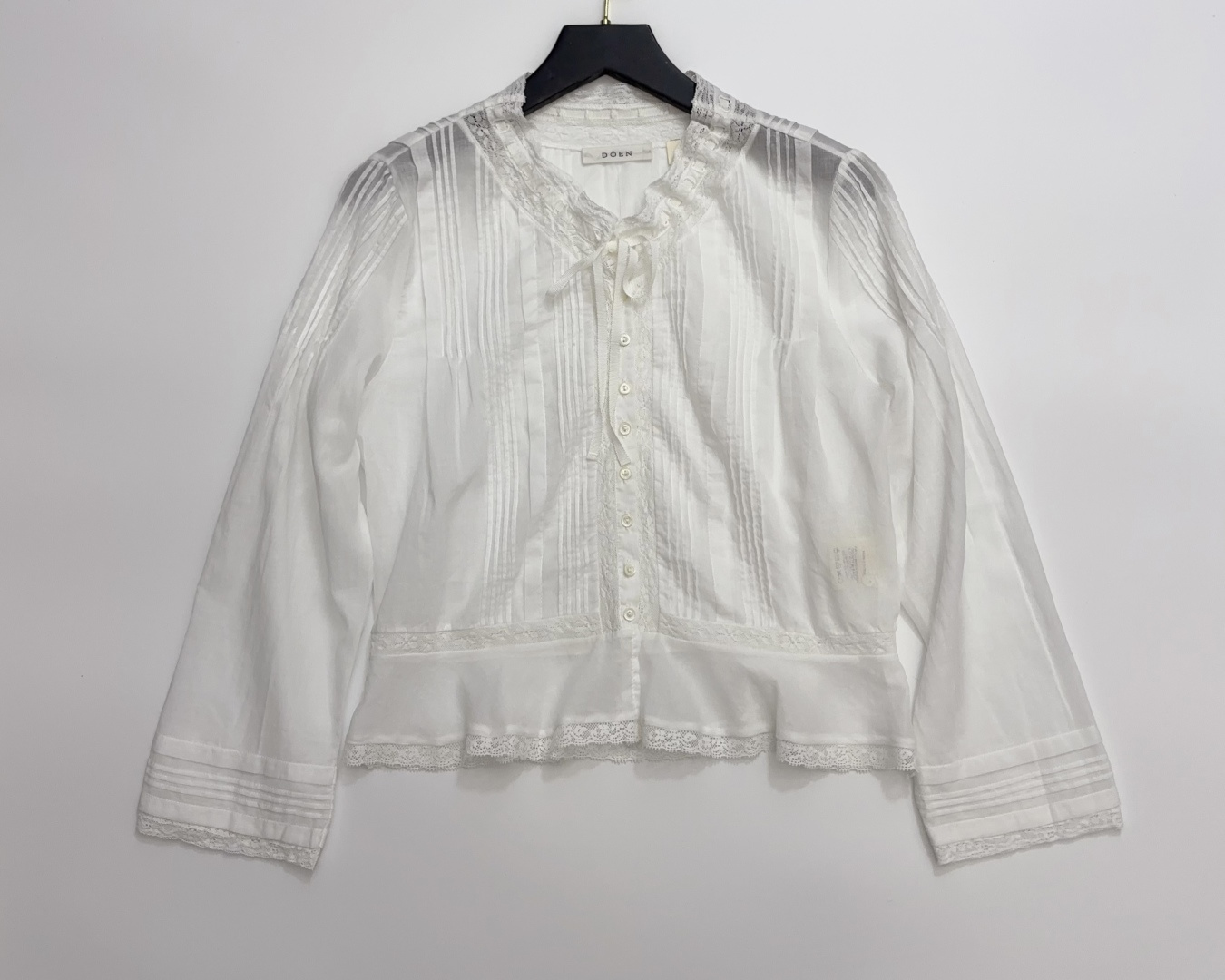 Dôen Hillock Solid Cotton Lace Top Blouse