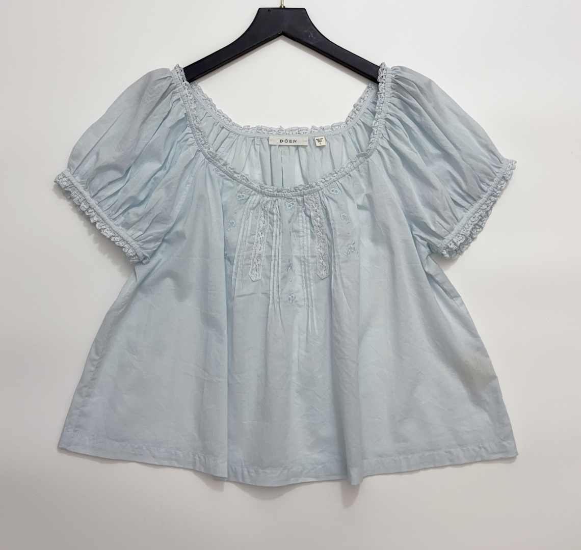 Dôen Lace Embroidered Round Neck Short Sleeve Blouse