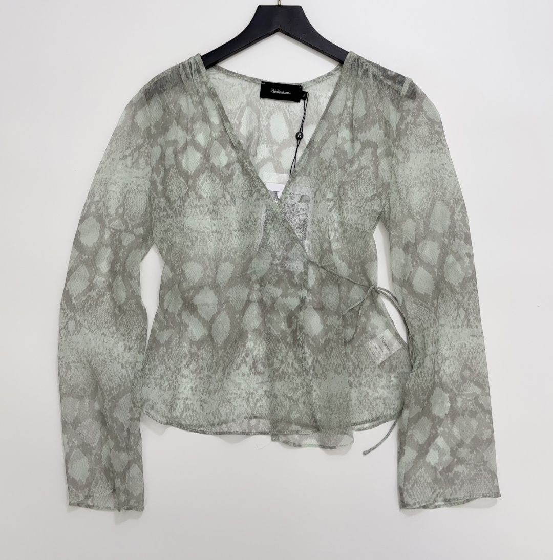 Réalisation Par Sexy Snake Print Grey Tie-Front Shirt
