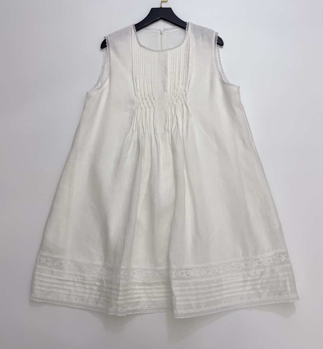 Lee Mathews Heavy Pleated Lace Trim Linen Loose Sleeveless Dress