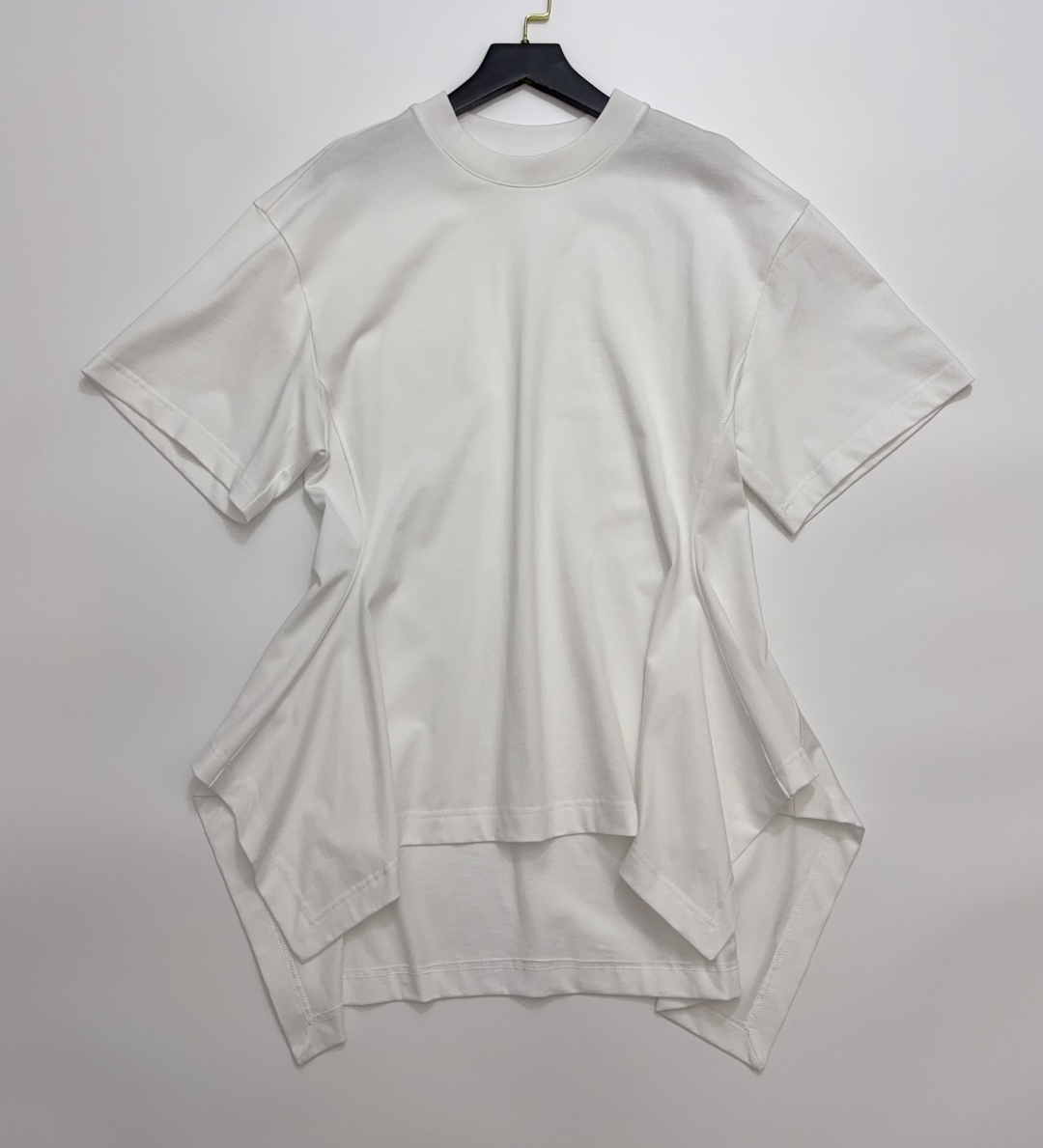 Alaïa 26SS Solid Color Paneled Asymmetric Hem Cinched Waist T-Shirt