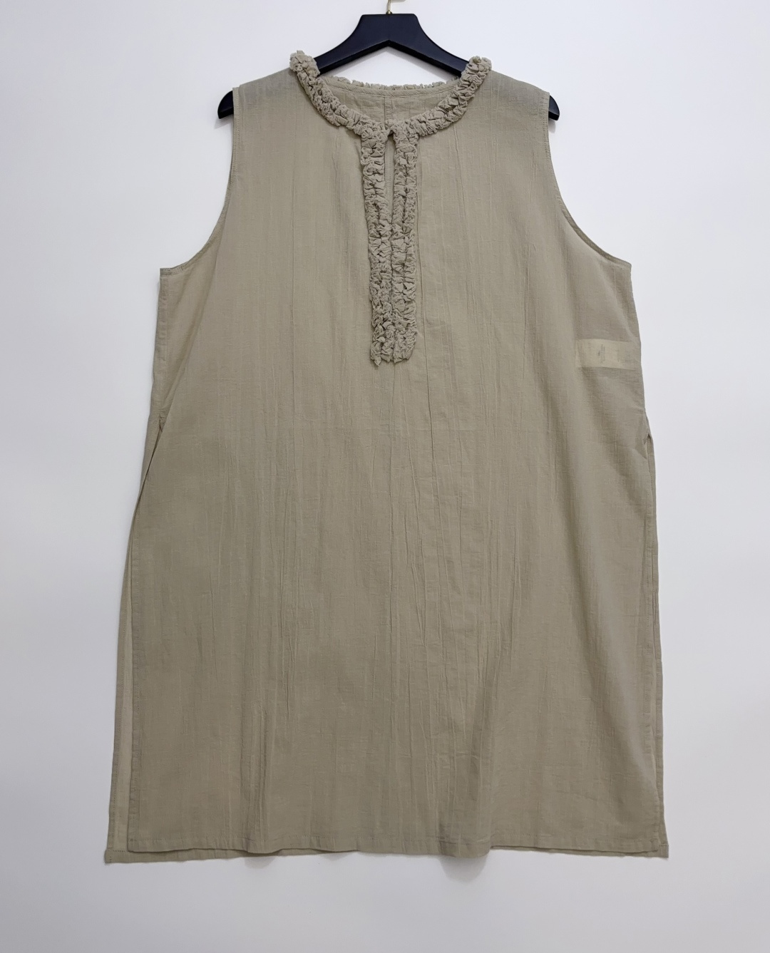Lee Floral Collar Dry & Lightweight Side-Slit Sleeveless Mid-Length Top