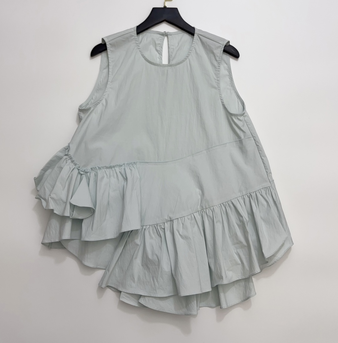Enföld Ruffle-Paneled Sleeveless Round Neck Loose Asymmetrical Hem Vest Top