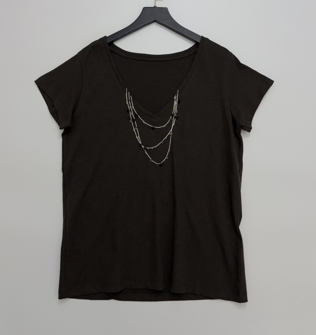 V-Neck Beaded Short Sleeve T-Shirt