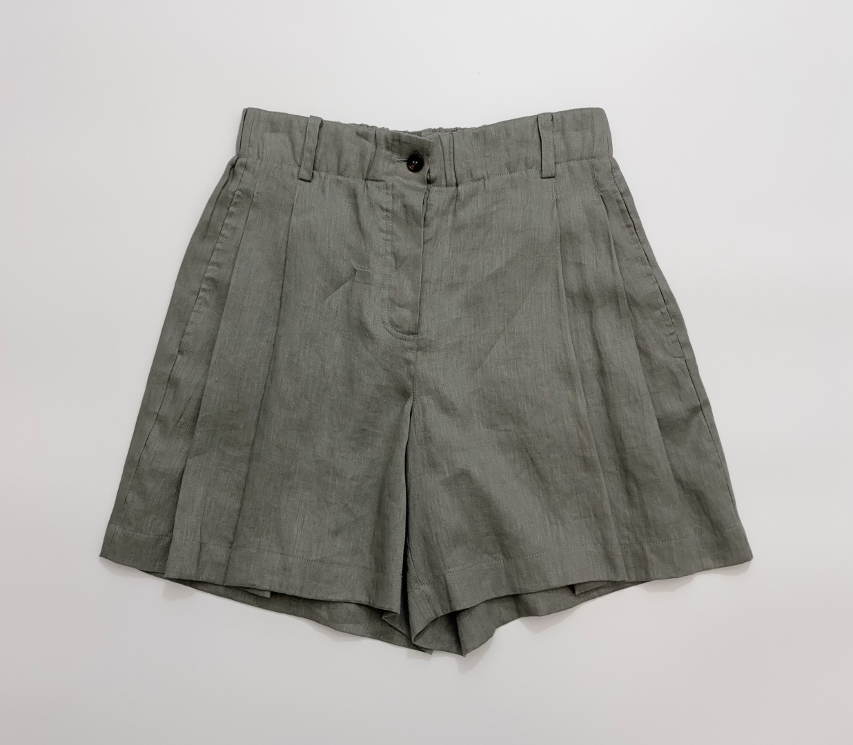 Double Pleat Linen Casual Shorts in Sage Green