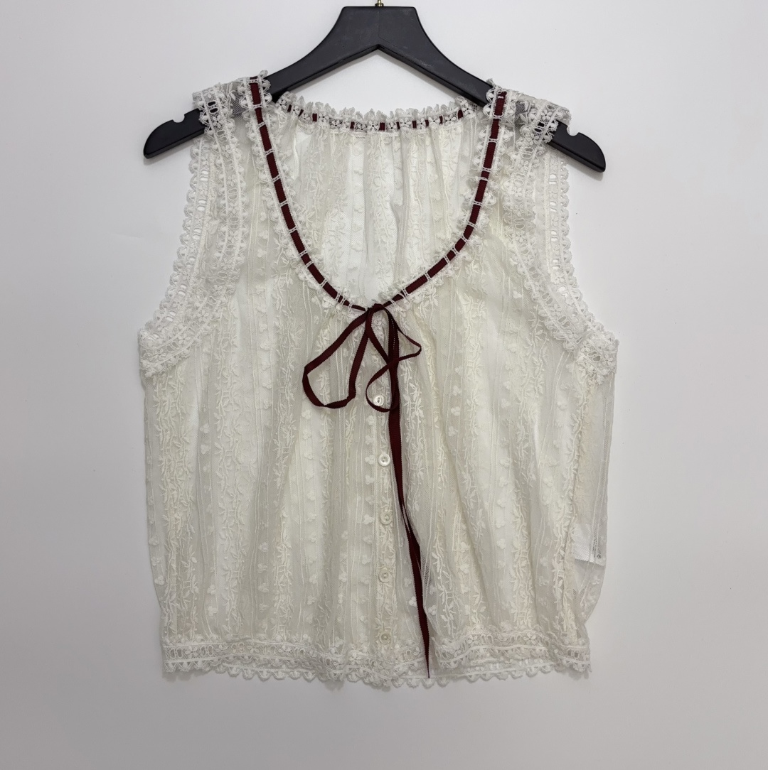 Dôen Vintage Lace Sheer Sleeveless Vest Top
