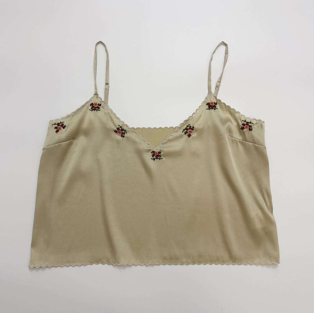 Dôen Floral Embroidered V-Neck Wavy Lace Silk Camisole
