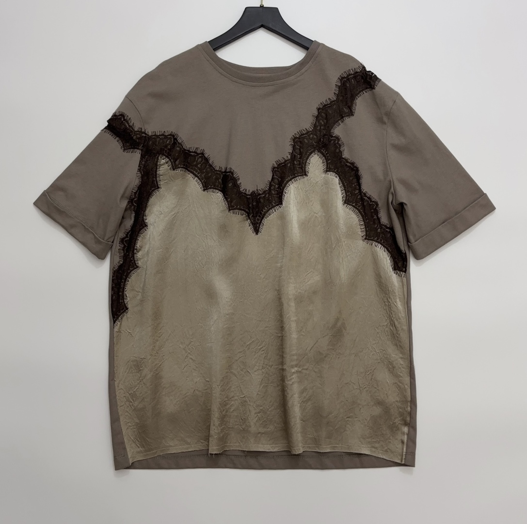 YOEYYOU Asymmetric Paneled Short Sleeve Top with Minimalist Lace Detail