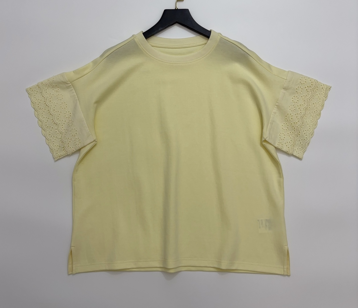 ENFÖLD Loose Round Neck Short Sleeve T-Shirt with Embroidered Lace Cuffs
