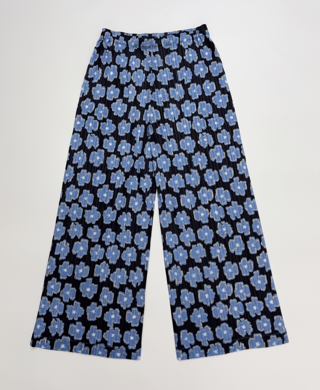 Pleated Navy Blue Base with Colorful Blue Floral Cropped Straight-Leg Trousers