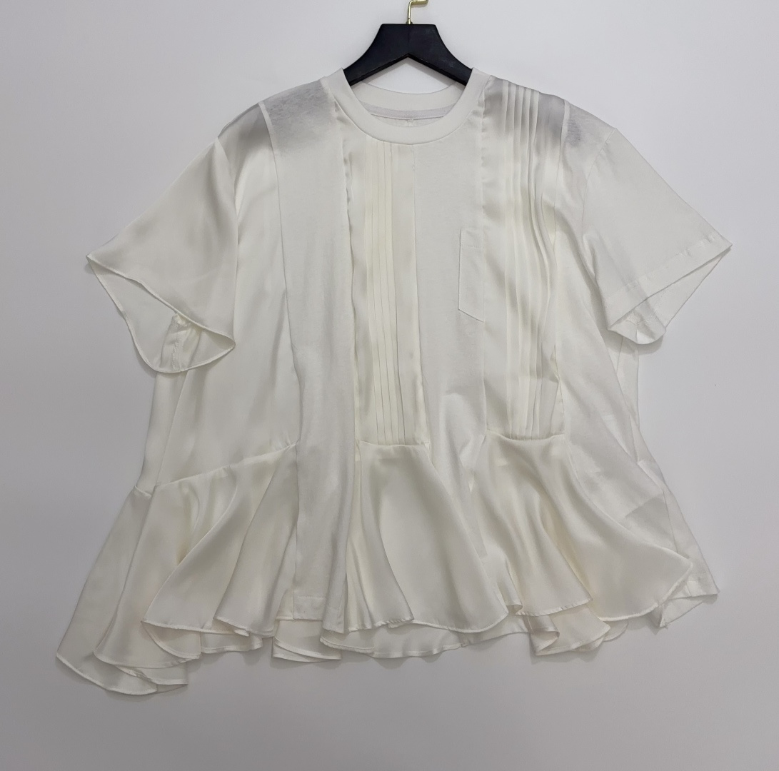 Sacai Pleated Patchwork Short-Sleeved T-Shirt with Round Neck and Asymmetrical Hem