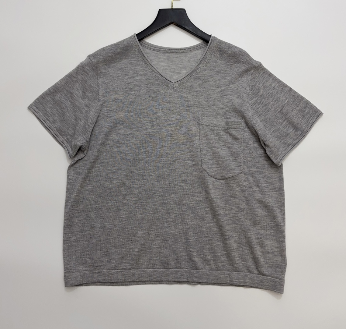 V-Neck Rolled-Edge Short Sleeve Knit Top