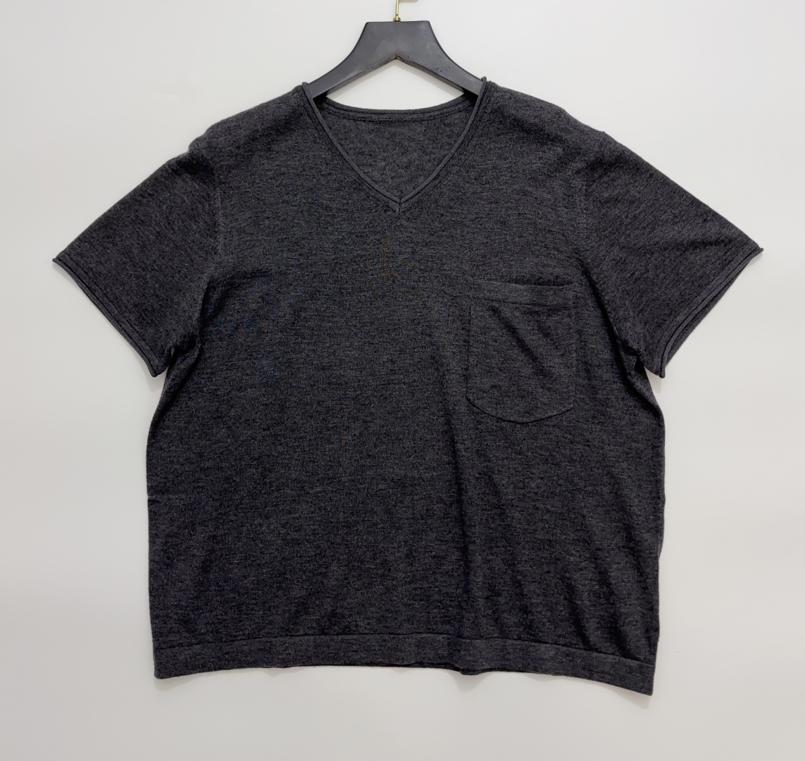 V-Neck Rolled-Edge Short Sleeve Knit Top