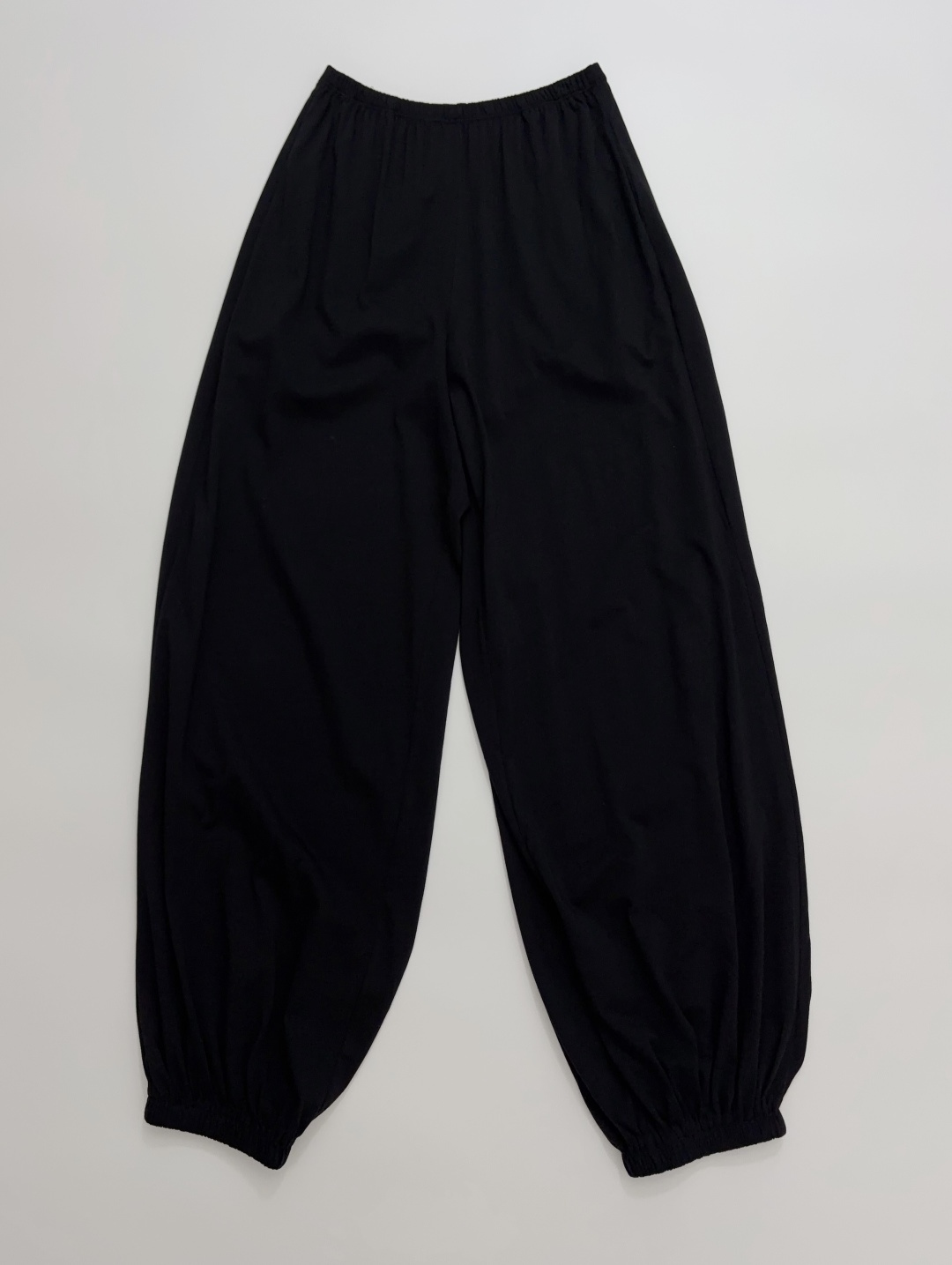 The Row Minimalist Solid Color Cuffed Casual Pants