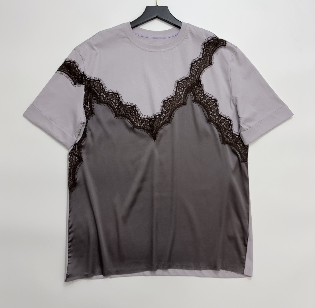 YOEYYOU Asymmetrical Lace Patchwork T-Shirt