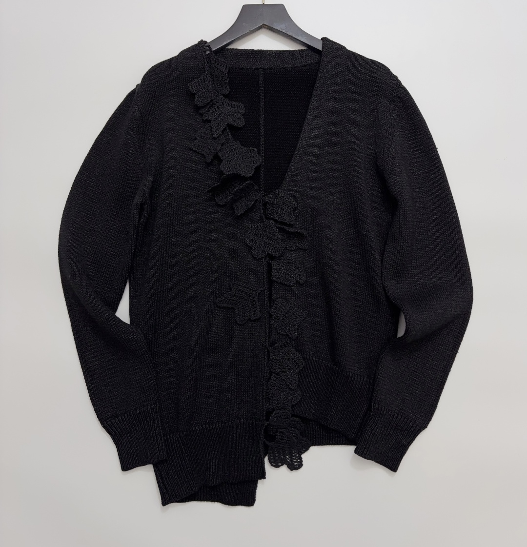 Jil Sander 3D Appliqué Petal Snap-Button V-Neck Irregular Knit Cardigan Jacket