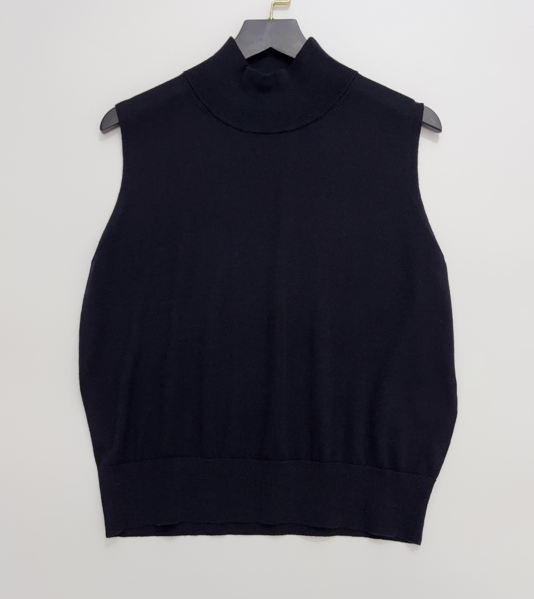 Loro Piana Simple Mock Neck Silk Wool Blend Knitted Vest