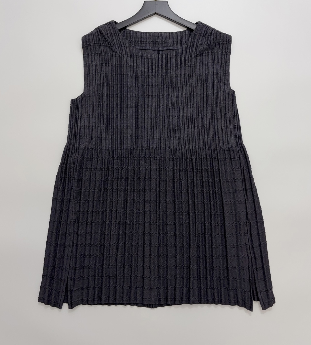 Iisense 3D Striped Jacquard Side Slit Vest