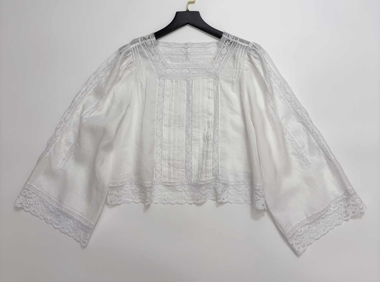 Dôen French Inspired Ramie Lace Embroidered Square Neck Loose Short Top