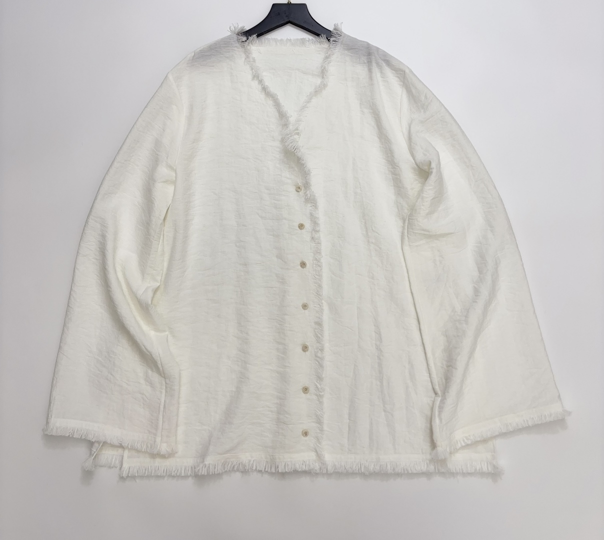 VIKTORIACHAN Early Autumn Single-Breasted Frayed V-Neck Drop Shoulder Linen Shirt