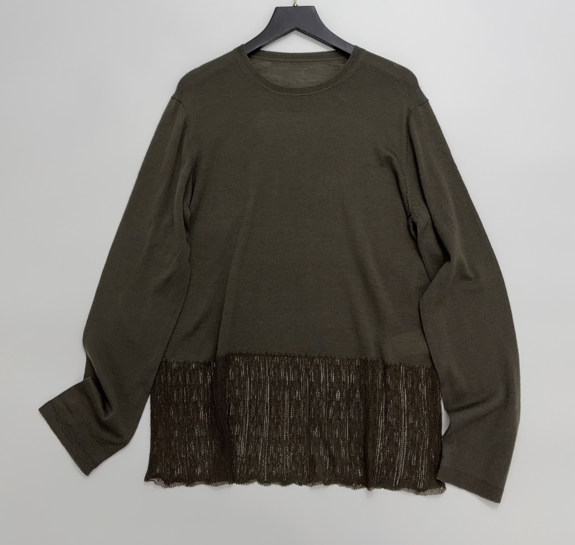 Swaying Soft Contrast Trim Pullover Top
