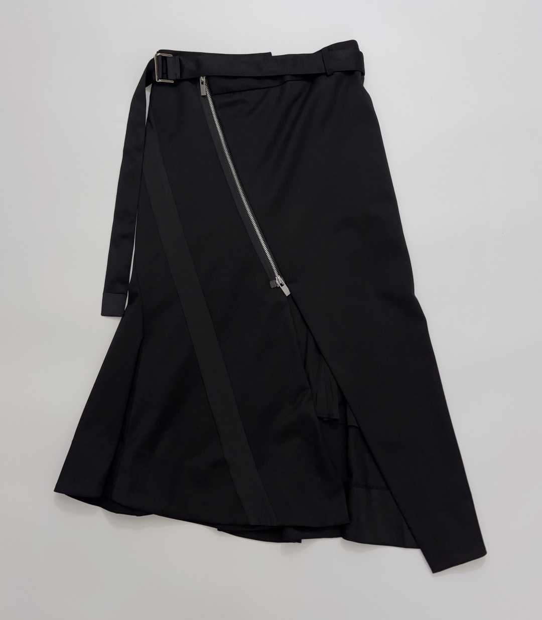 Sacai Solid Color Fishtail Belt Skirt