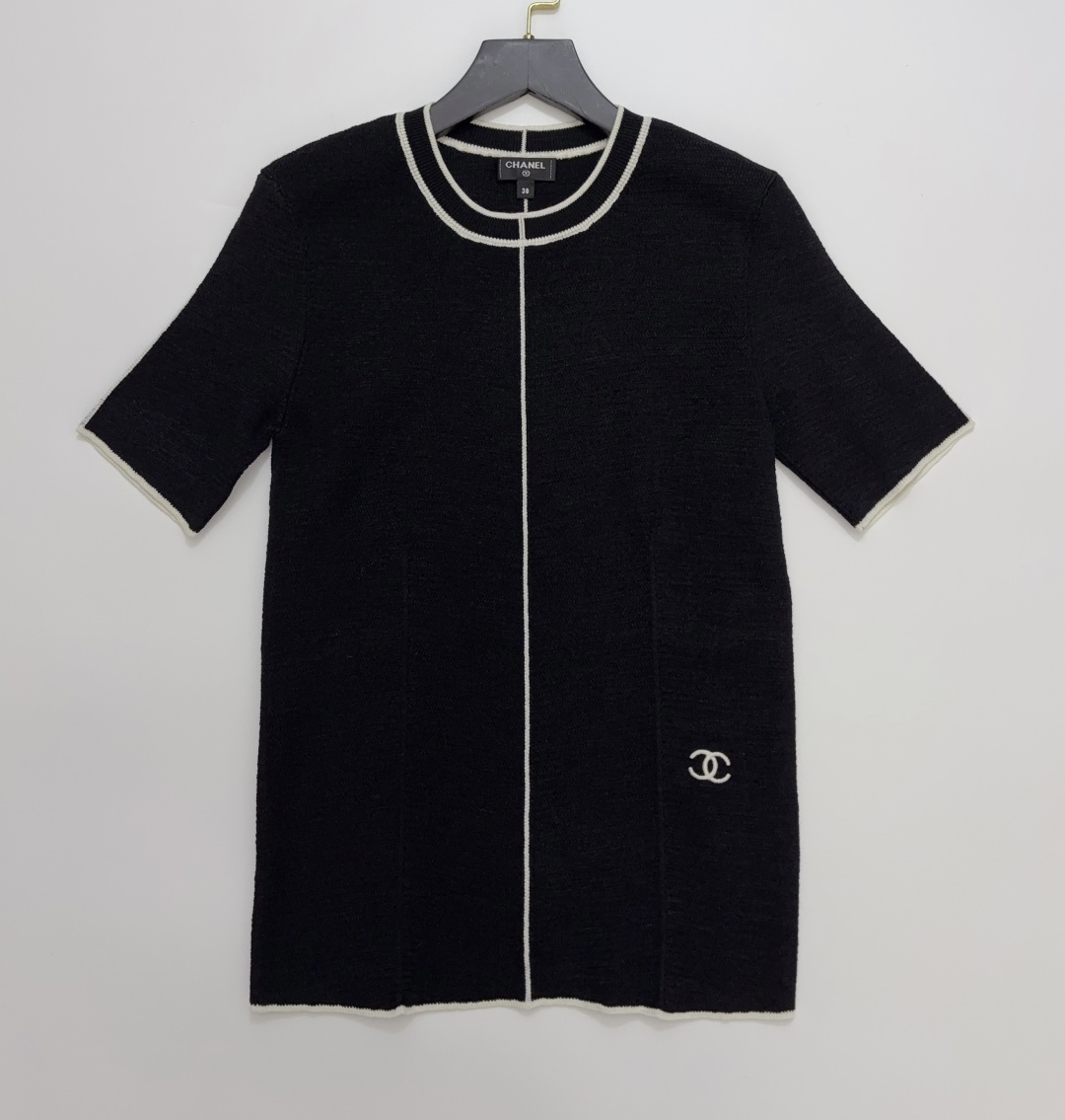 Chanel Black and White Trimmed Short-Sleeve Knitted Top