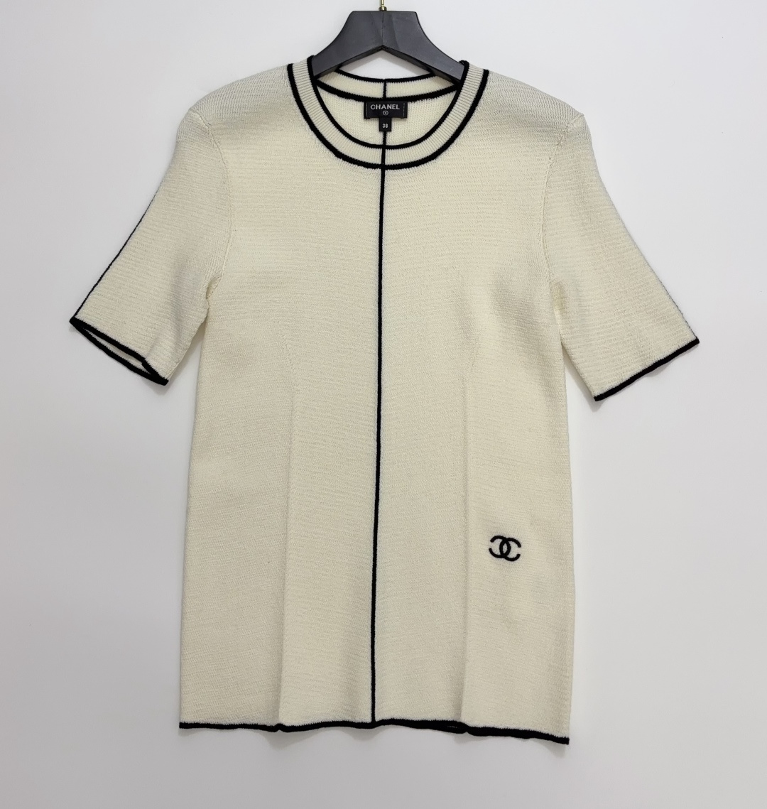 Chanel Black and White Trimmed Short-Sleeve Knitted Top
