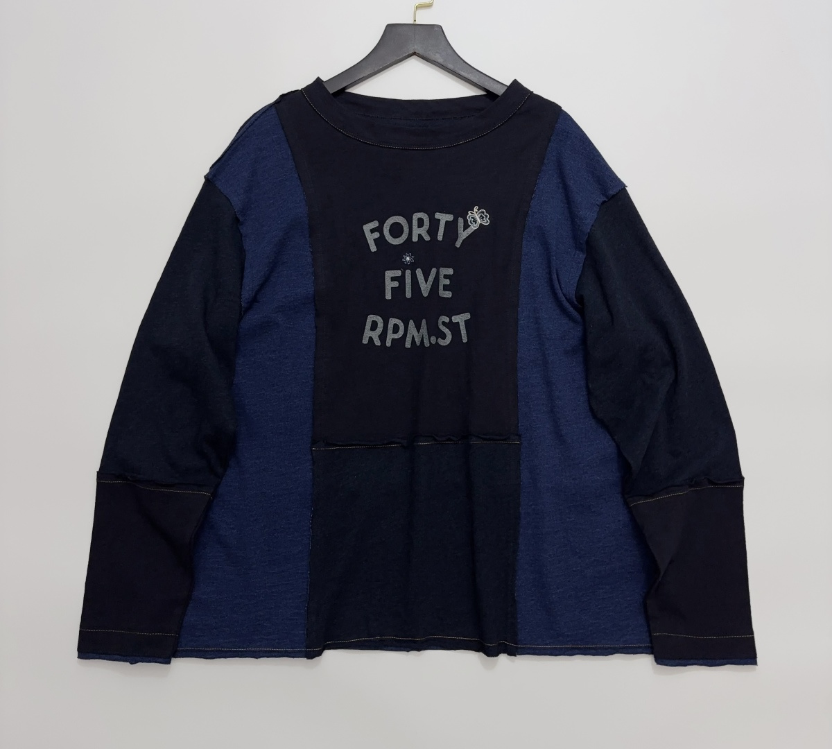 Japanese Style Colorblock Distressed Raw Edge Topstitched Letter Print Slub Cotton Long-Sleeve T-Shirt