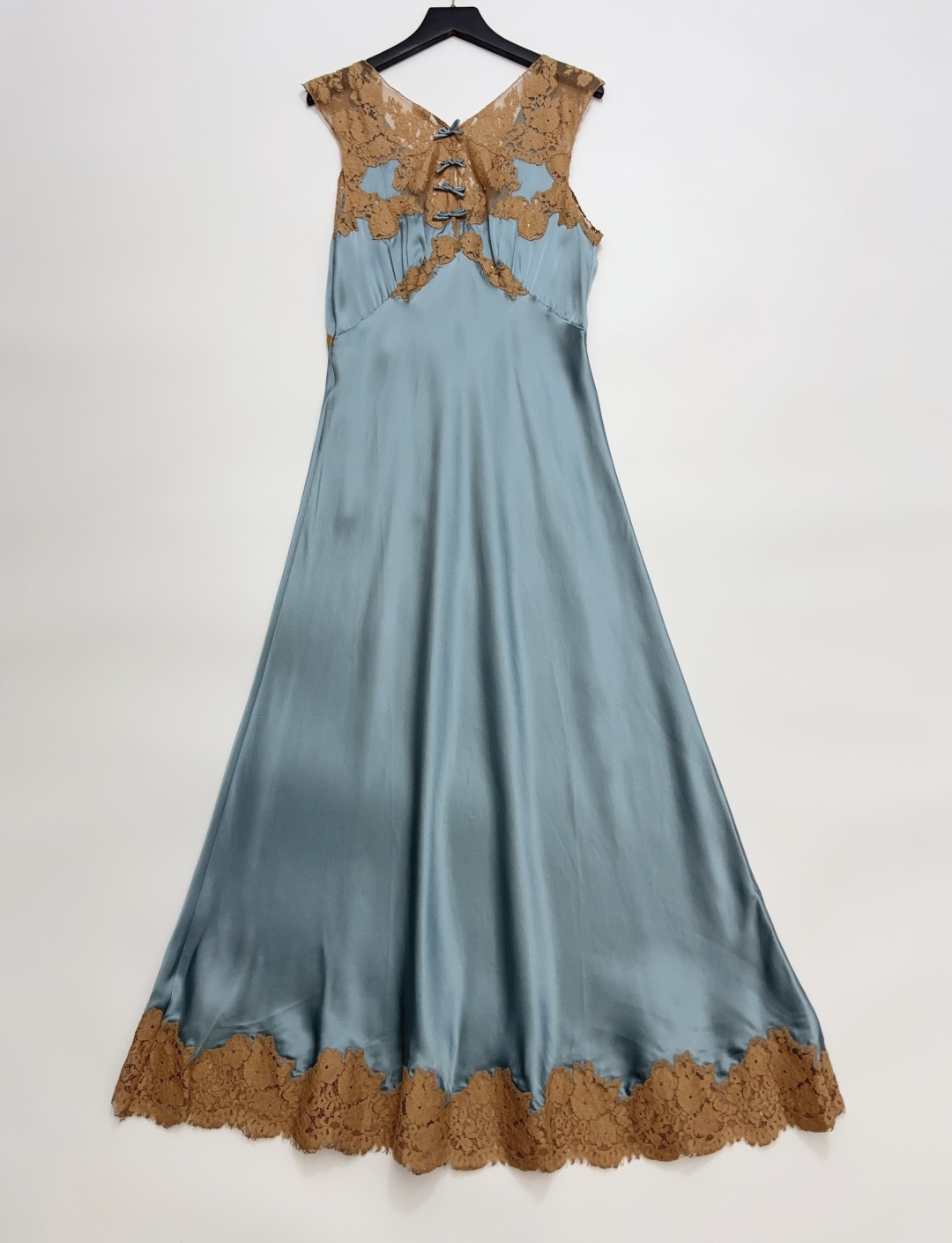 Dôen Silk Patchwork Lace Backless Bow Strap Sleeveless Maxi Dress