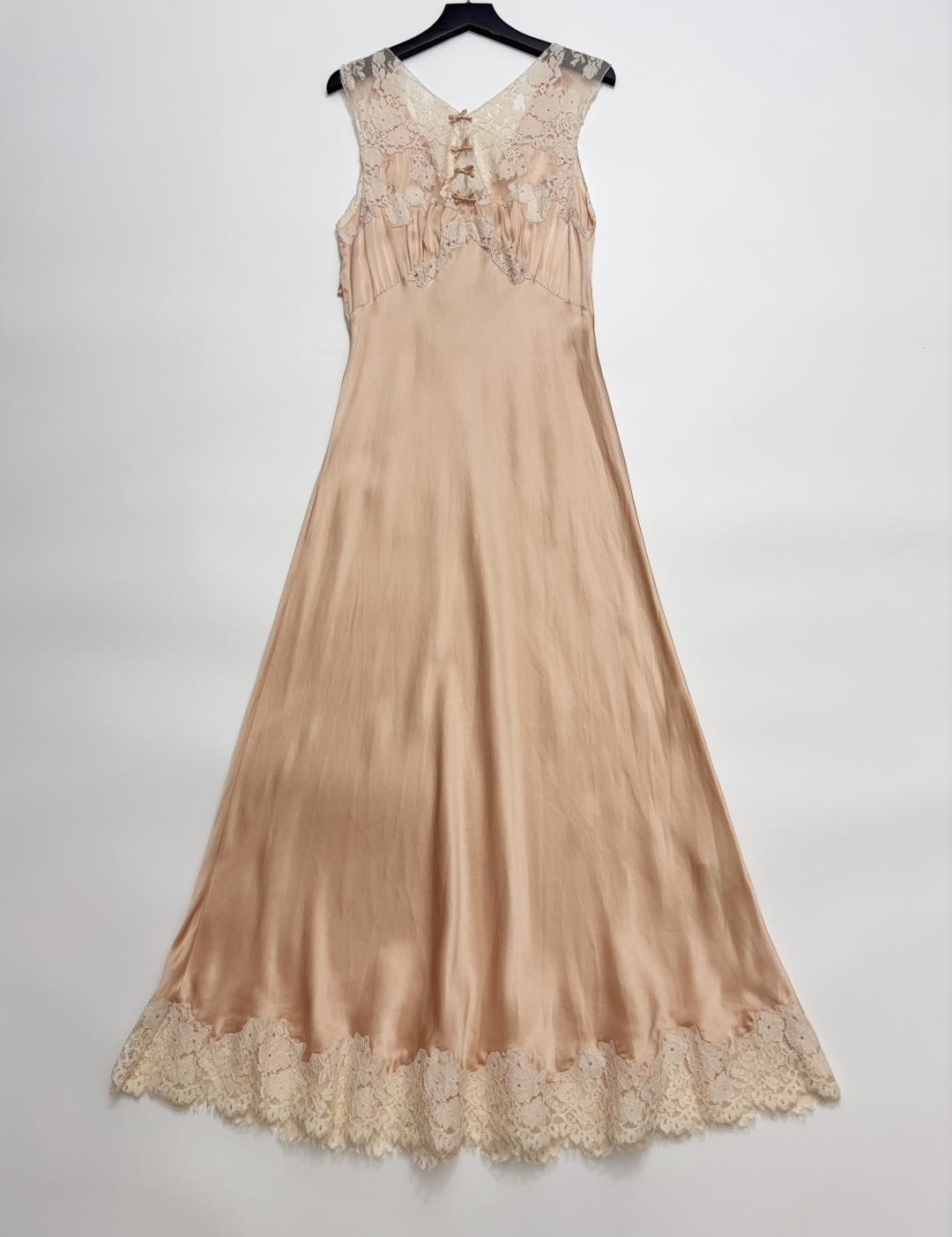 Dôen Silk Patchwork Lace Backless Bow Strap Sleeveless Maxi Dress