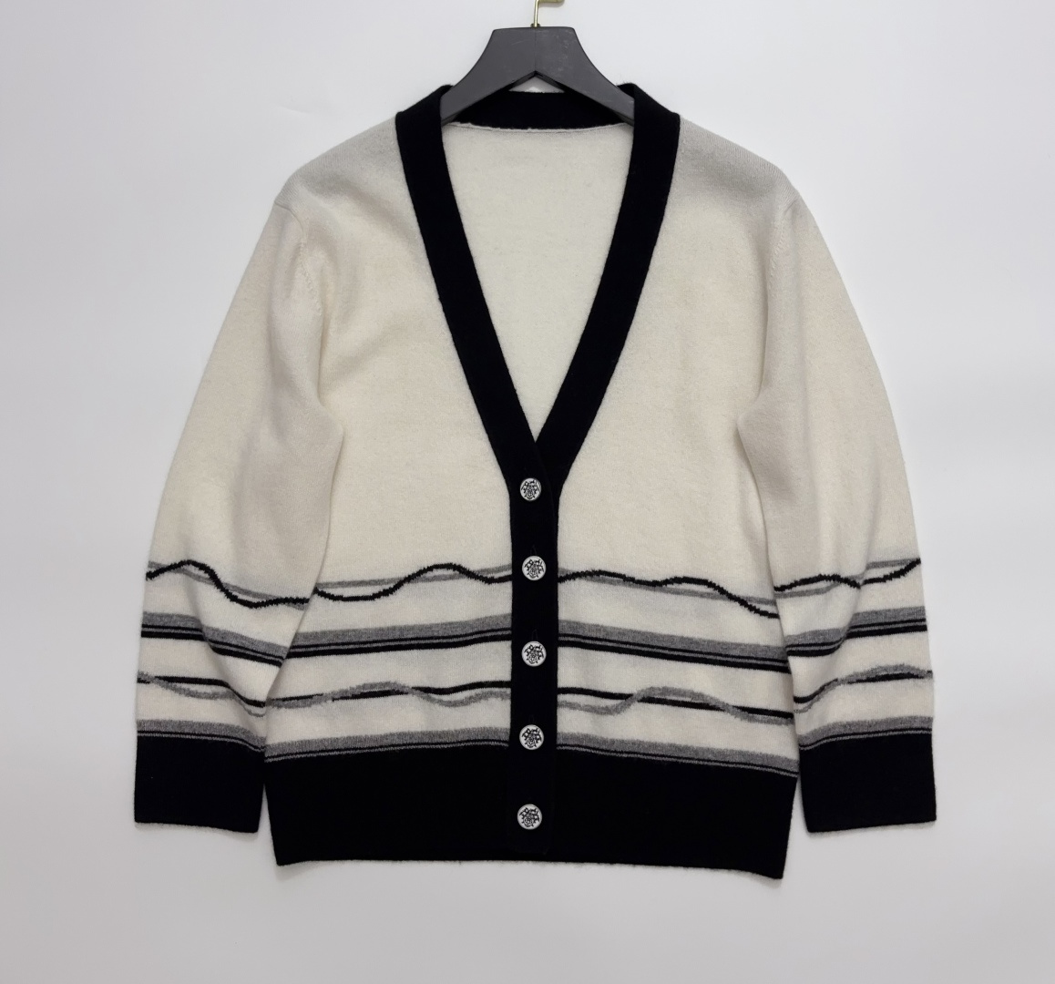 Hermès Classic Tri-Color Jacquard Custom Button Elegant Deep V-Neck Soft Cashmere Knit Cardigan