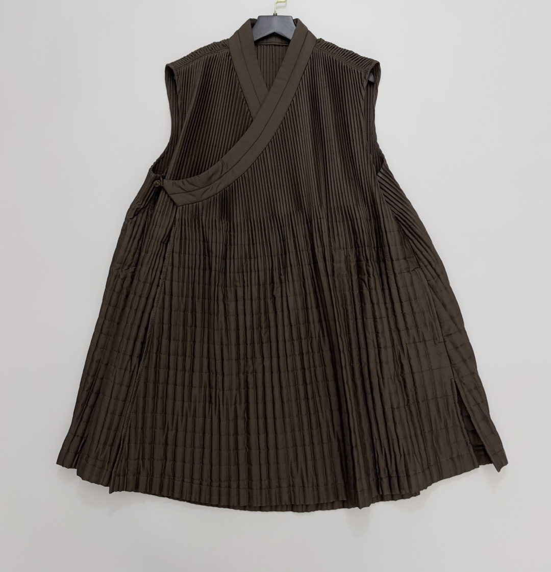 Issey Miyake Pleated Topstitch Plaid Side Slit Wrap Tie V-Neck Sleeveless Vest Jacket