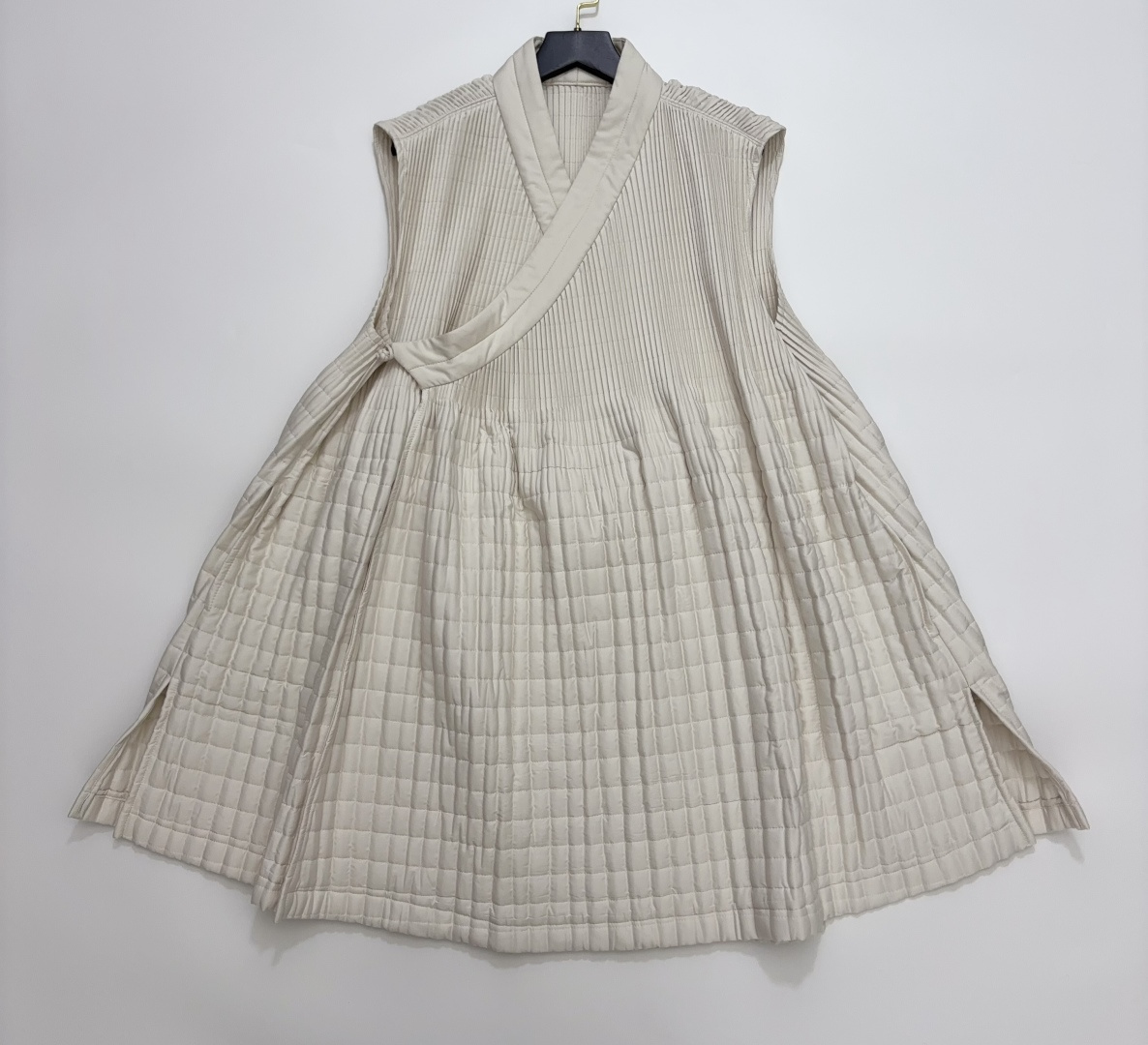 Issey Miyake Pleated Topstitch Plaid Side Slit Wrap Tie V-Neck Sleeveless Vest Jacket