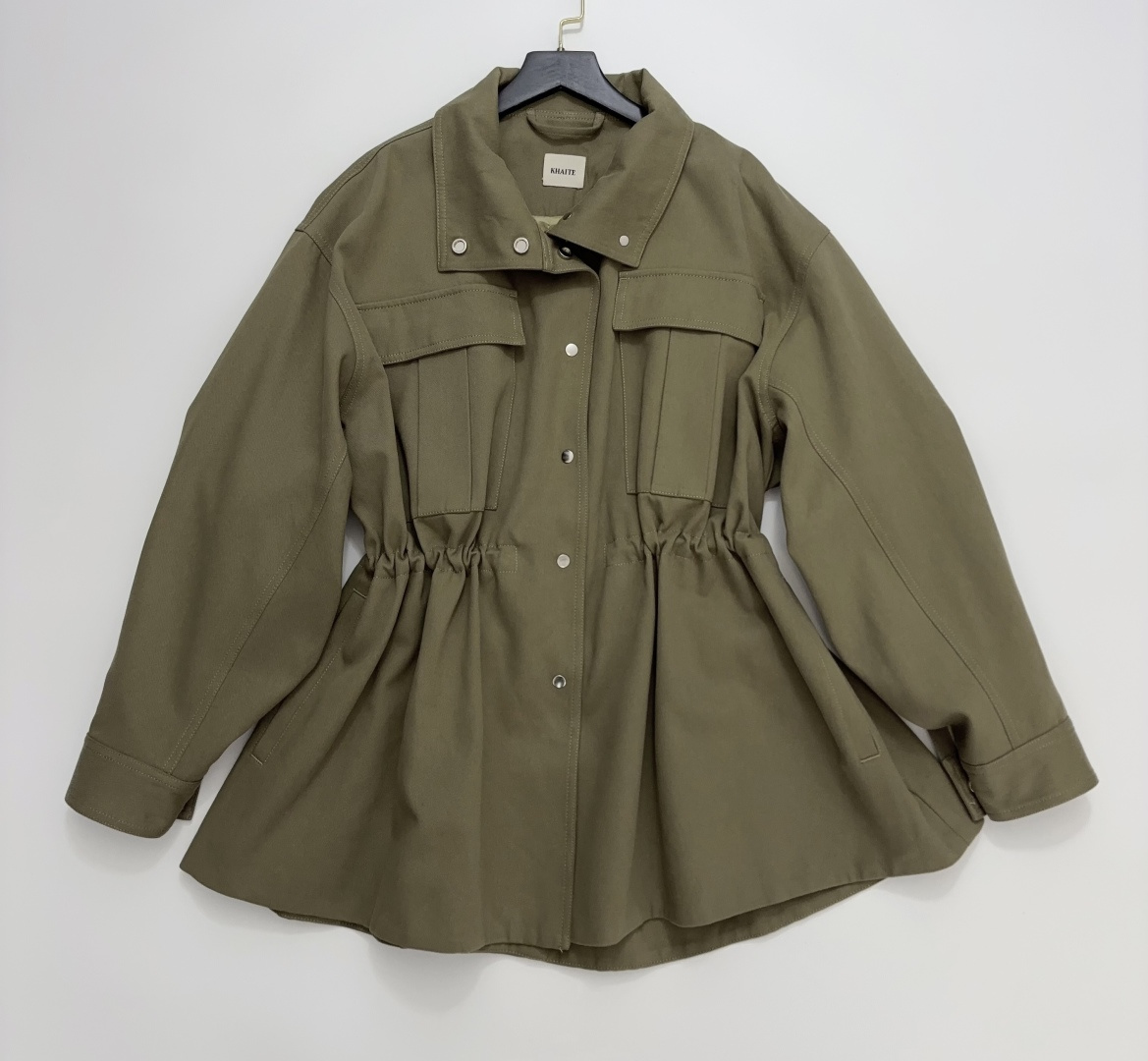 Khaite Drawstring Waist Retro Utility Khaki Green Stand Collar Short Trench Coat