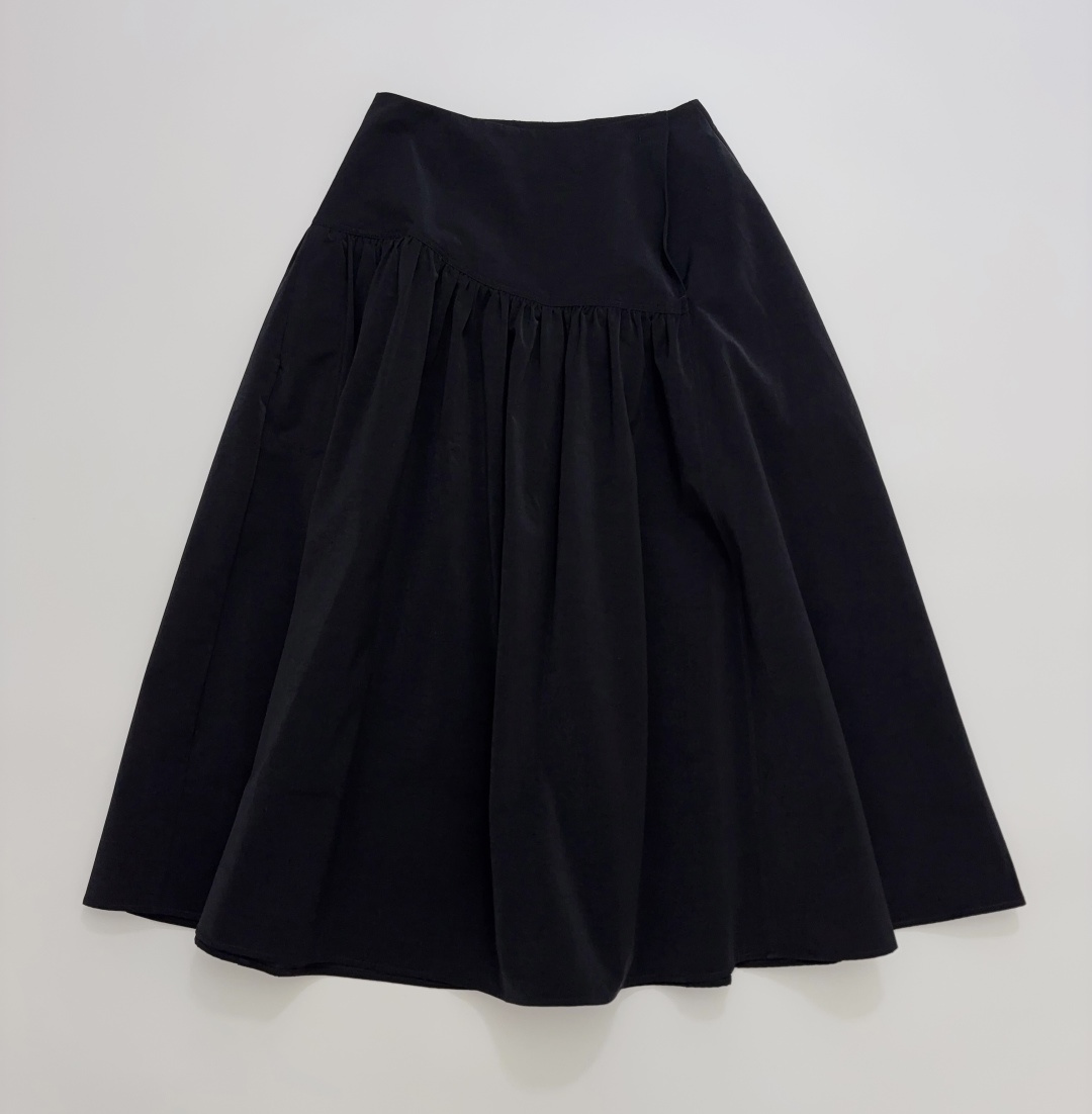 A-Line Skirt with Matte Pleated Craftsmanship