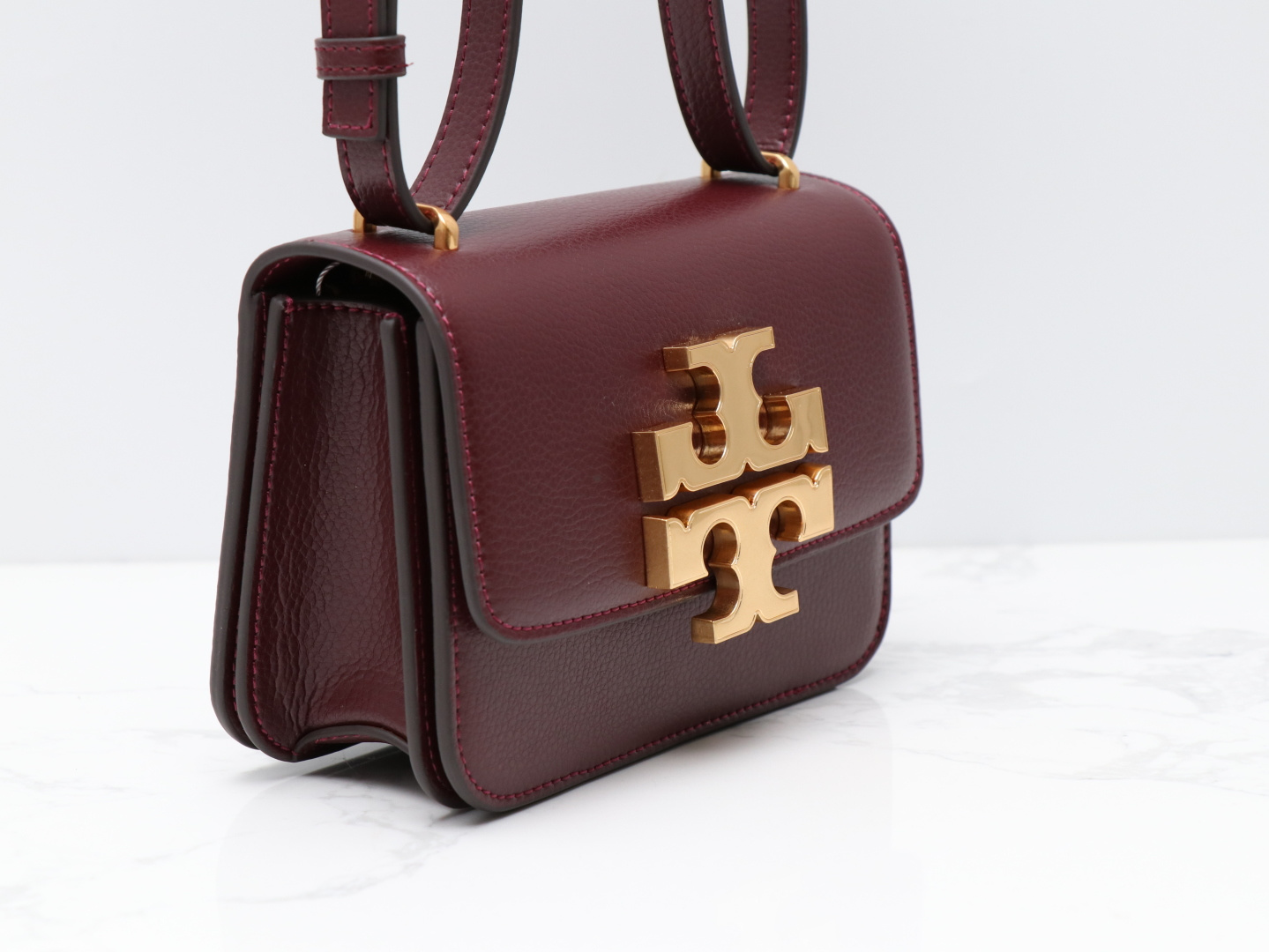 Tory Burch ～新款155671 Eleanor 小号手袋 最新荔枝纹金砖豆腐包 包身利落有型