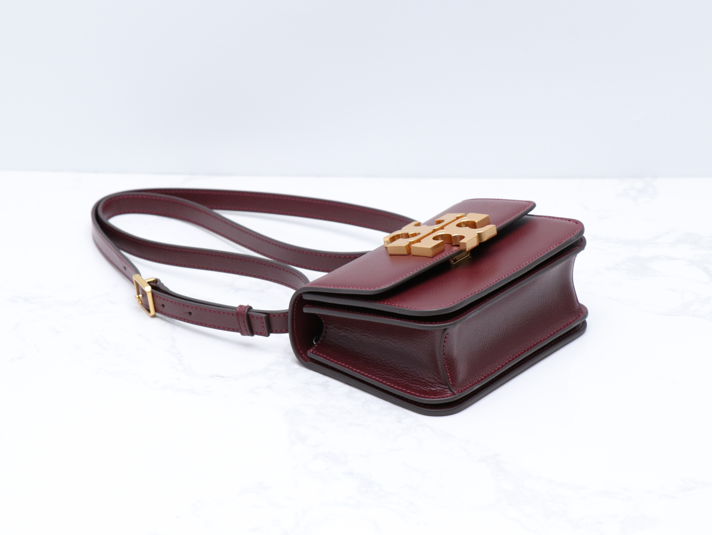 Tory Burch ～新款155671 Eleanor 小号手袋 最新荔枝纹金砖豆腐包 包身利落有型