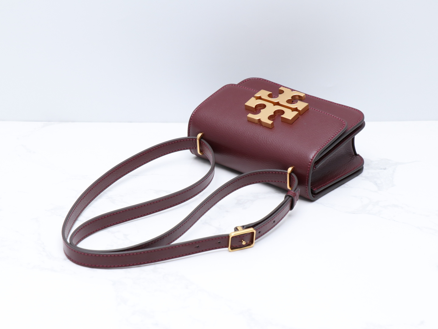 Tory Burch ～新款155671 Eleanor 小号手袋 最新荔枝纹金砖豆腐包 包身利落有型