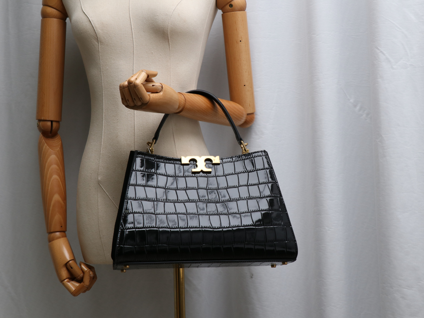 Tory Burch ～Tory Burch全新Eleanor单肩手提包公文包 以简洁线条打造的盒型包袋之上