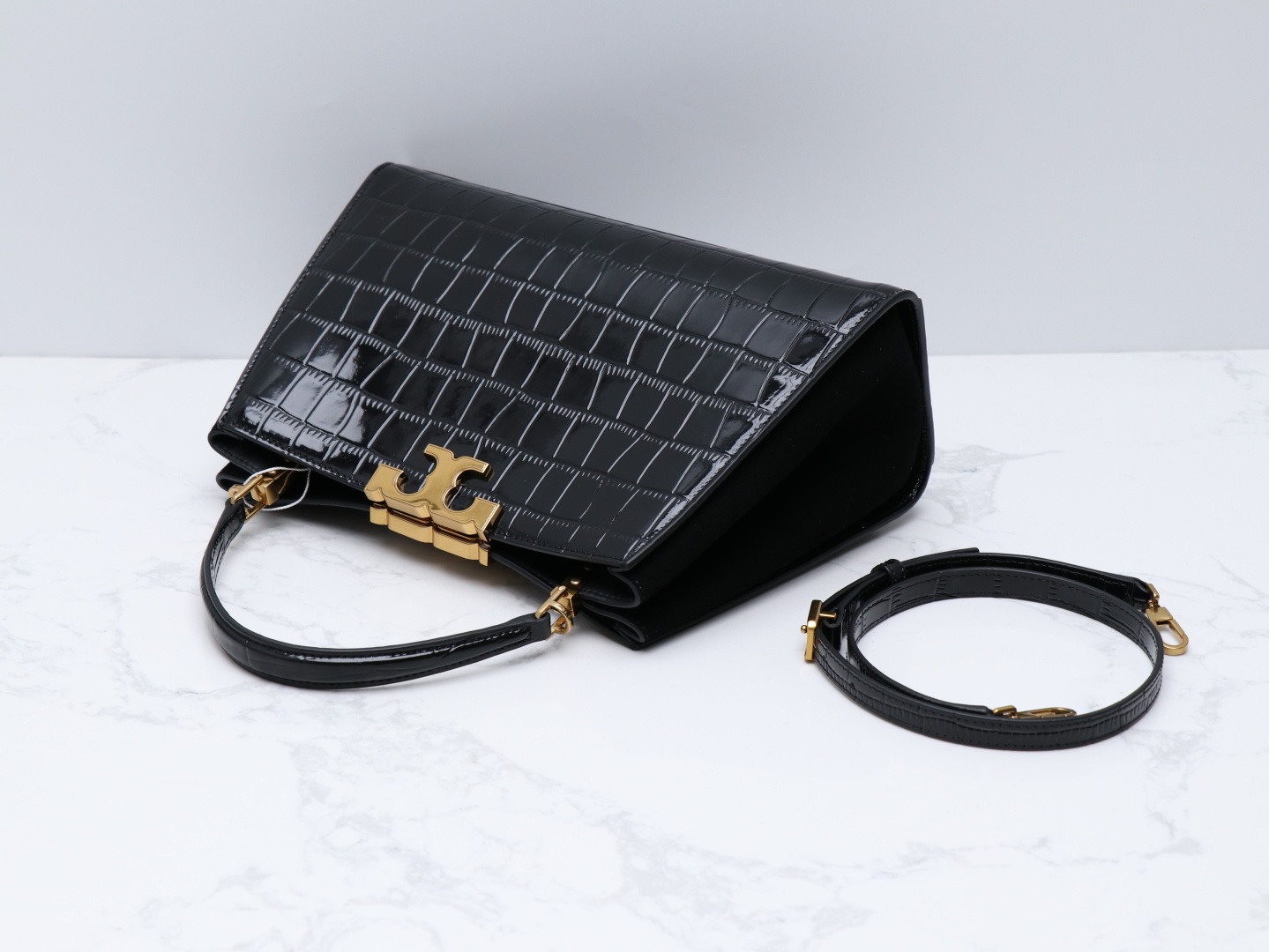 Tory Burch ～Tory Burch全新Eleanor单肩手提包公文包 以简洁线条打造的盒型包袋之上