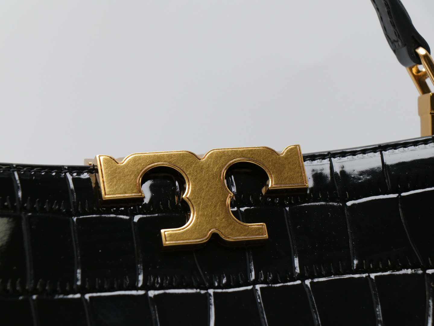 Tory Burch ～Tory Burch全新Eleanor单肩手提包公文包 以简洁线条打造的盒型包袋之上