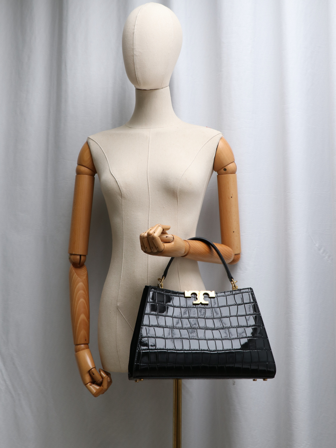 Tory Burch ～Tory Burch全新Eleanor单肩手提包公文包 以简洁线条打造的盒型包袋之上