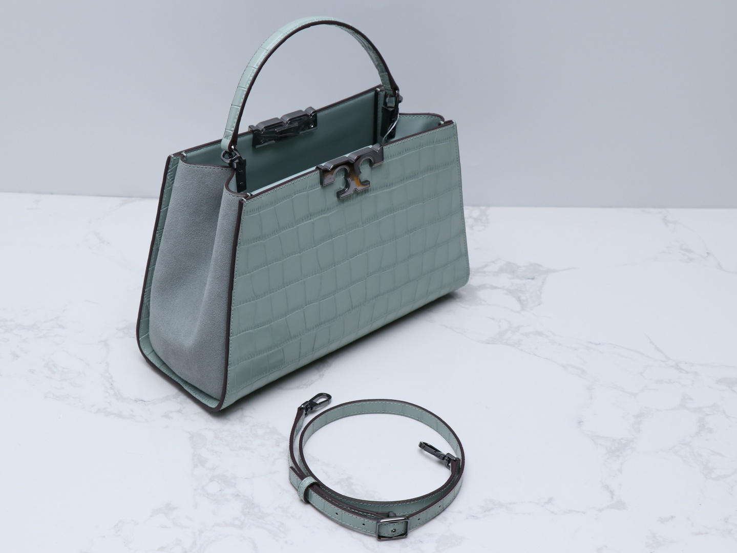 Tory Burch ～Tory Burch全新Eleanor单肩手提包公文包 以简洁线条打造的盒型包袋之上