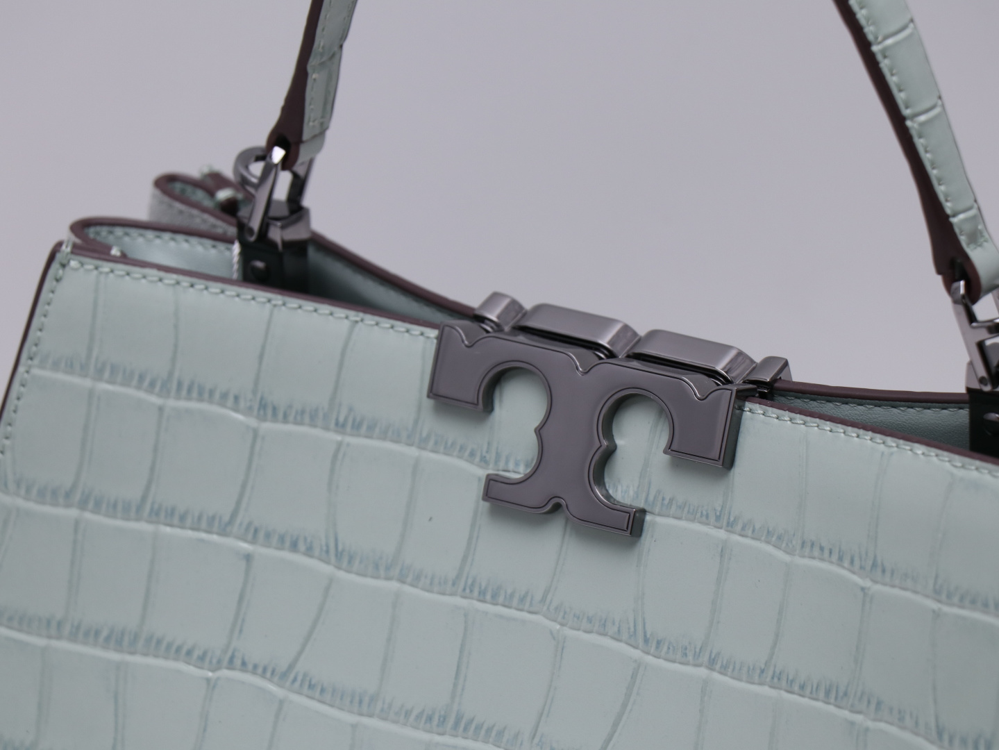 Tory Burch ～Tory Burch全新Eleanor单肩手提包公文包 以简洁线条打造的盒型包袋之上